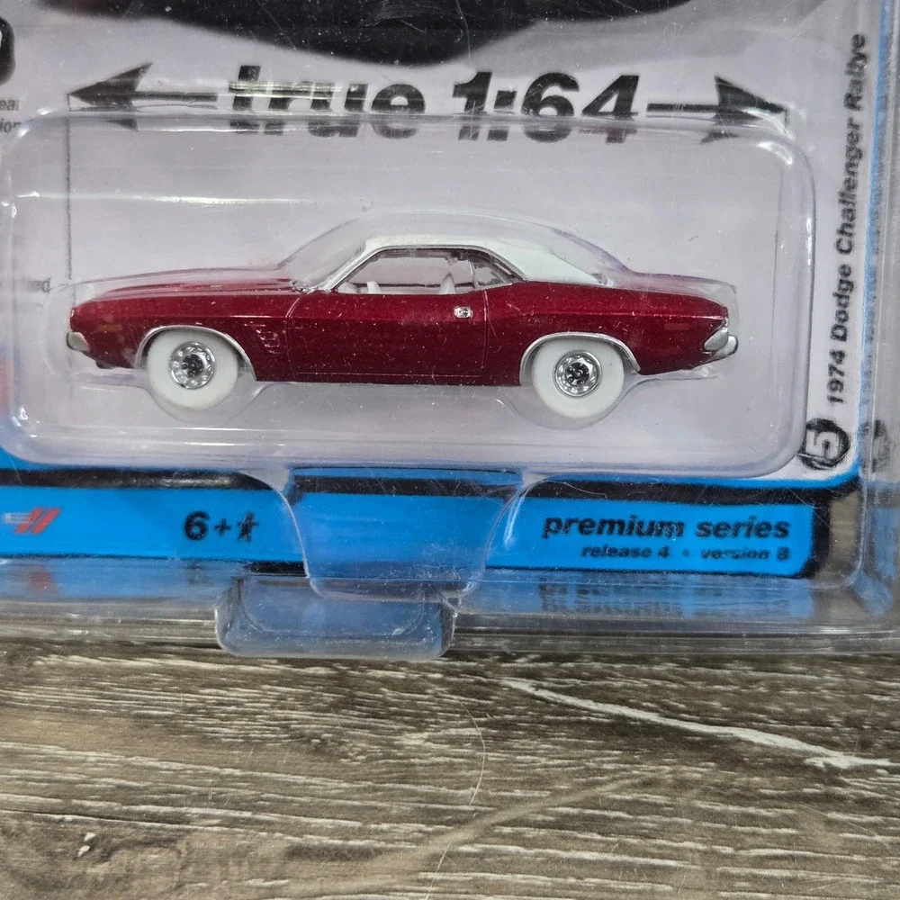 Auto World Ultra Red 74 Dodge Challenger Rallye 1:64 Diecast Chase Car 382B Rare